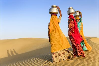 {image.media_title -> f:transform.html())} {image.copyright -> f:transform.html())}